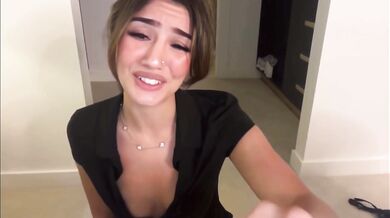 Ava_delightt kouří dildo a hraje si sama se sebou