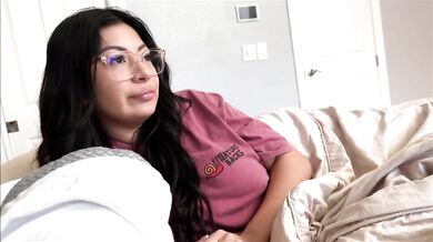 Prsatá Camistrella je tvrdě šukána v POV