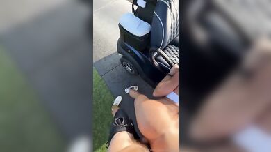 Blondýnka Cocoyogi šuká s cizincem na golfovém hřišti