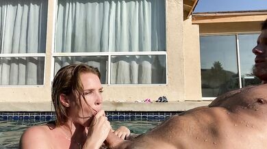 Ashley Lane ve žhavém sex videu z bazénu