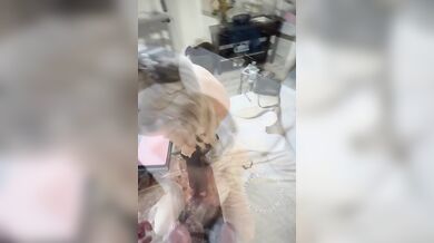 Prsatá FlirtyGem dělá svému muži kuřbu a nabízí mu svou kundičku