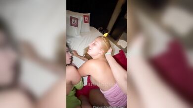 Issa Rodrigues a Lary_ruivinhaa si dělí ptáka v ŽŽM trojce