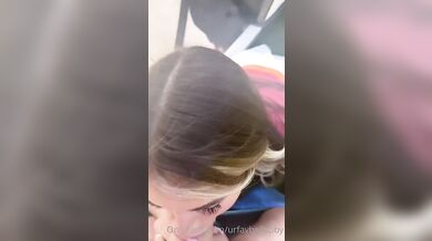 Urfavbellabby dostane péro do kundičky po hře golfu