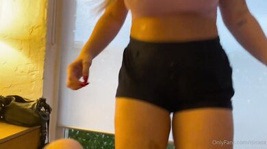 Isisxox dostává výstřik na prsa po kouření