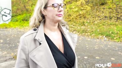 Super nadržená blond MILF Kathy Deep