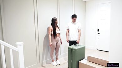 Bohyně MILF Koda Monroe