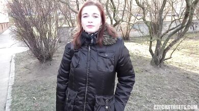Česká zrzka Sophia Traxler ošukaná za rychlý prachy