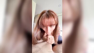 JackieBabiGirl kouří tvrdého ptáka svého přítele