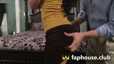 Mladá kočka s fetišem na nohy dostává pořádný výprask pro žhavou porno akci!