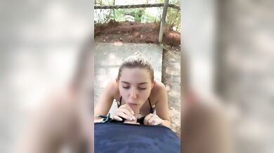 Eva Elfie rychle vykouří svému příteli při túře po ostrově