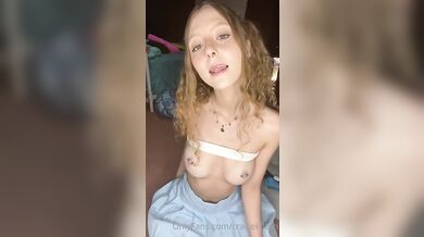 Nadržená kočka Crazie Kitten si hraje se svými sexuálními hračkami