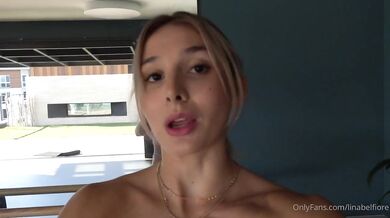 OnlyFans hvězda Lina Belfiore ve své sexy každodenní rutině