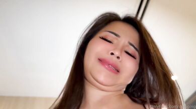 Teen amatérka Onlyping dostává ptáka z prdelky do pusy