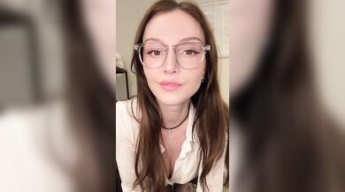 Dainty Wilder s velkými prsy je šéfkou ve žhavém JOI