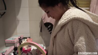 Zavolal jsem jim jen proto, abych si to rozdal s dvojčaty Eveline a Silvií Dellai