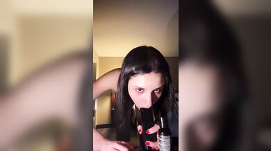 Amatérka Princessperdida si hraje s dálkovým ovladačem a dráždí se