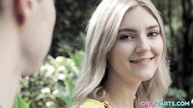 Blonďatá teenka Eva Elfie podvádí svého úchylného přítele