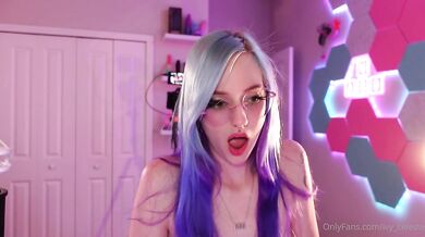 Teenka Ivy_Celeste šuká při hraní her