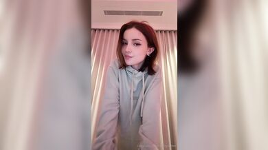 Zrzka Dainty Wilder provokuje v mikině svého bývalého