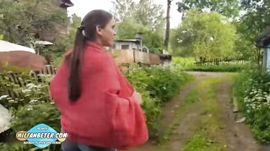 Odhalila prsa kolemjdoucímu a vykouřila mu ptáka