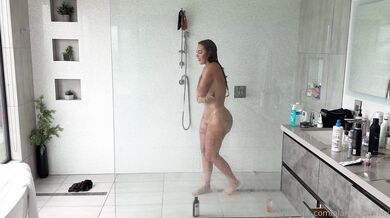 Dnešní materiál na honění: Alanna Pow