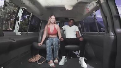 Riley Reign tvrdě ošukaná černým čurákem v dodávce