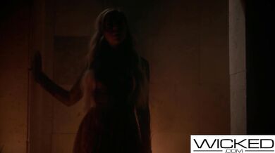 Žhavá mega blondýnka Allie Nicole je ošukaná ve středověkém stylu