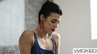 Super sexy sexuální robotka s umělou inteligencí Kylie Rocket je naprogramovaná na tvrdé šukání