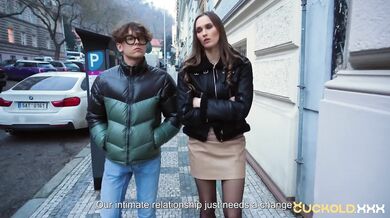 Nadržená pornohvězda Stacy Cruz v paroháčském porno videu v punčocháčích