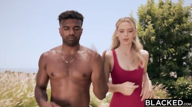 Sexy jogínka Hope Heaven jezdí na velkém tvrdém penisu, dokud se neudělá