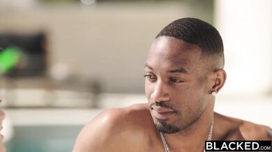 Drobná, těsná blondýnka Ashley Alexander dostane creampie ve svém debutu pro Blacked
