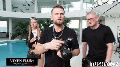 Ohromující kráska s kulatým zadkem Selva Lapiedra si nechá roztáhnout svůj dokonalý zadek