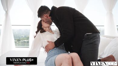 Bezchybná zrzka Nicole Vaunt zažívá nejintenzivnější orgasmus při vášnivém sexu s fanouškem