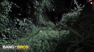 Kostým Červené Karkulky, který nosí Kara Lee – divoké setkání s maskovaným cizincem