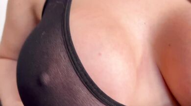 Daisy May – Uctívej moje nové punčocháče
