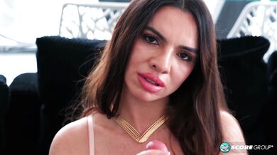 Raissa Bellini masturbuje se svou hračkou