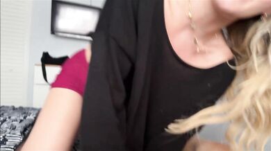 Žhavá kočka s brýlemi jako perfektní materiál na honění