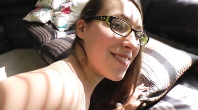 Nezbedná Kimber Lee roztáhne nohy pro svého šéfa