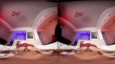 Sexy kočka v síťovaném prádle ve VR pornu