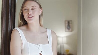 Amber Moore uklouzla na ptáku svého nevlastního táty