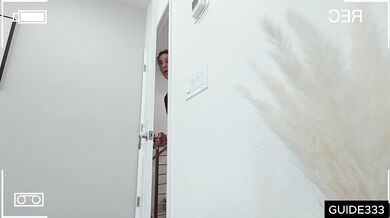 Liora Vane zůstane bez dozoru v pronajatém domě, aby vykouřila Davidovi Leeovi a pořádně si to s ním rozdala