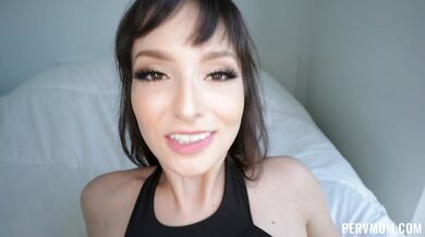 Lexi Luna se ti dívá přímo do duše, zatímco dostává výstřik na obličej
