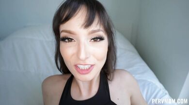 Lexi Luna se ti dívá přímo do duše, zatímco dostává výstřik na obličej