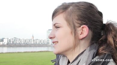 Super roztomilá Němka Anna zkouší něco nového