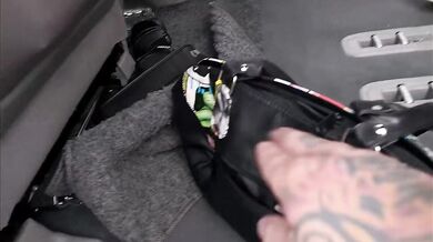 Kolumbijka s velkým zadkem šuká s velkým černým čurákem v dodávce