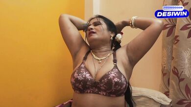 Krásná Bhabhi si užívá žhavý romantický sex