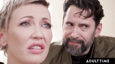 Zlobivá Adira Allure zkouší anál s nejlepším kámošem svého muže poté, co zjistila, že ji podváděl