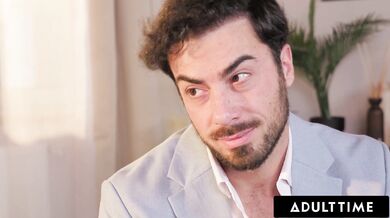 MILF Candee Licious se ujistí, že její budoucí nevlastní syn zvládne výkon, než mu dá své požehnání