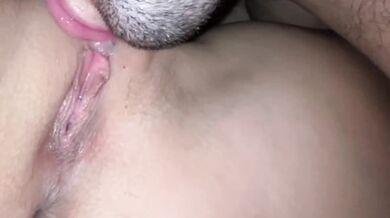 Miluju, když mi pozdě v noci u bazénu pořádně rozjedou kundičku