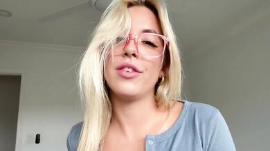 Nadržená nevlastní sestra Lola Cheeks